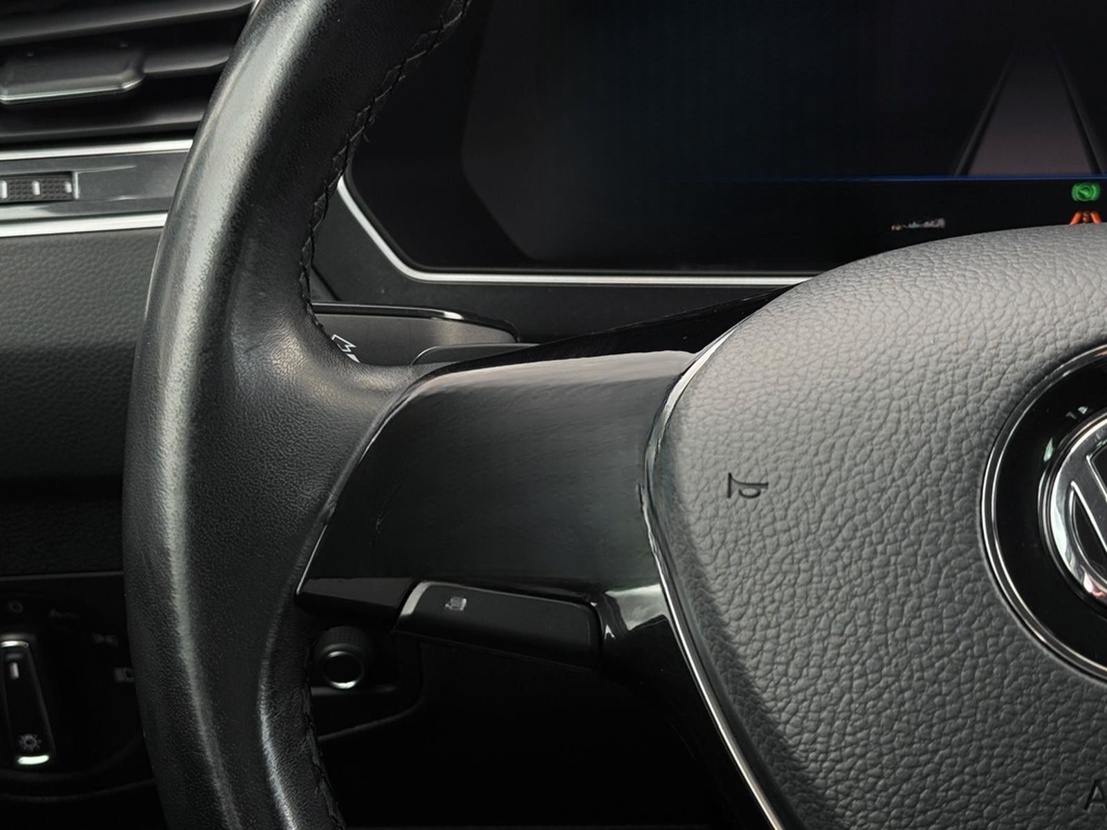 Volkswagen Tiguan 4M R-LINE°AHK°HEAD-UP°NAVI°KAMERA°4xSHZ foto 13