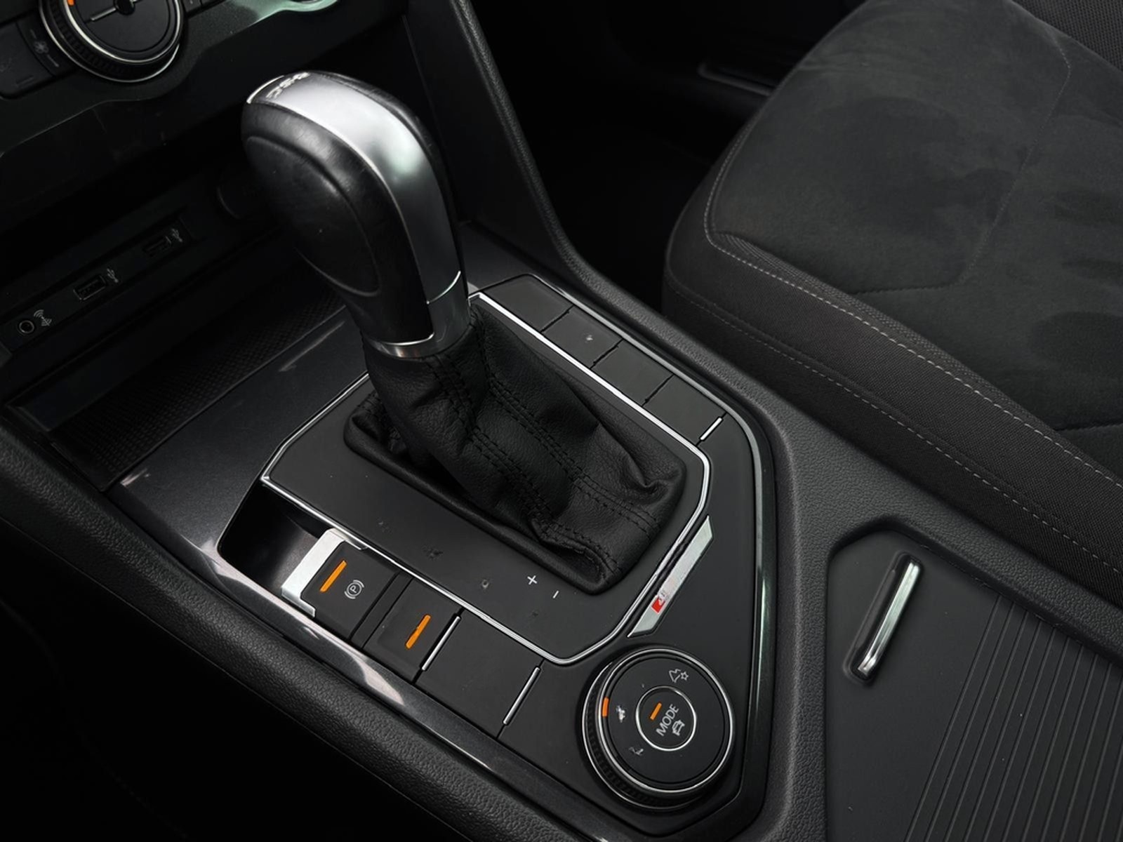 Volkswagen Tiguan 4M R-LINE°AHK°HEAD-UP°NAVI°KAMERA°4xSHZ foto 21