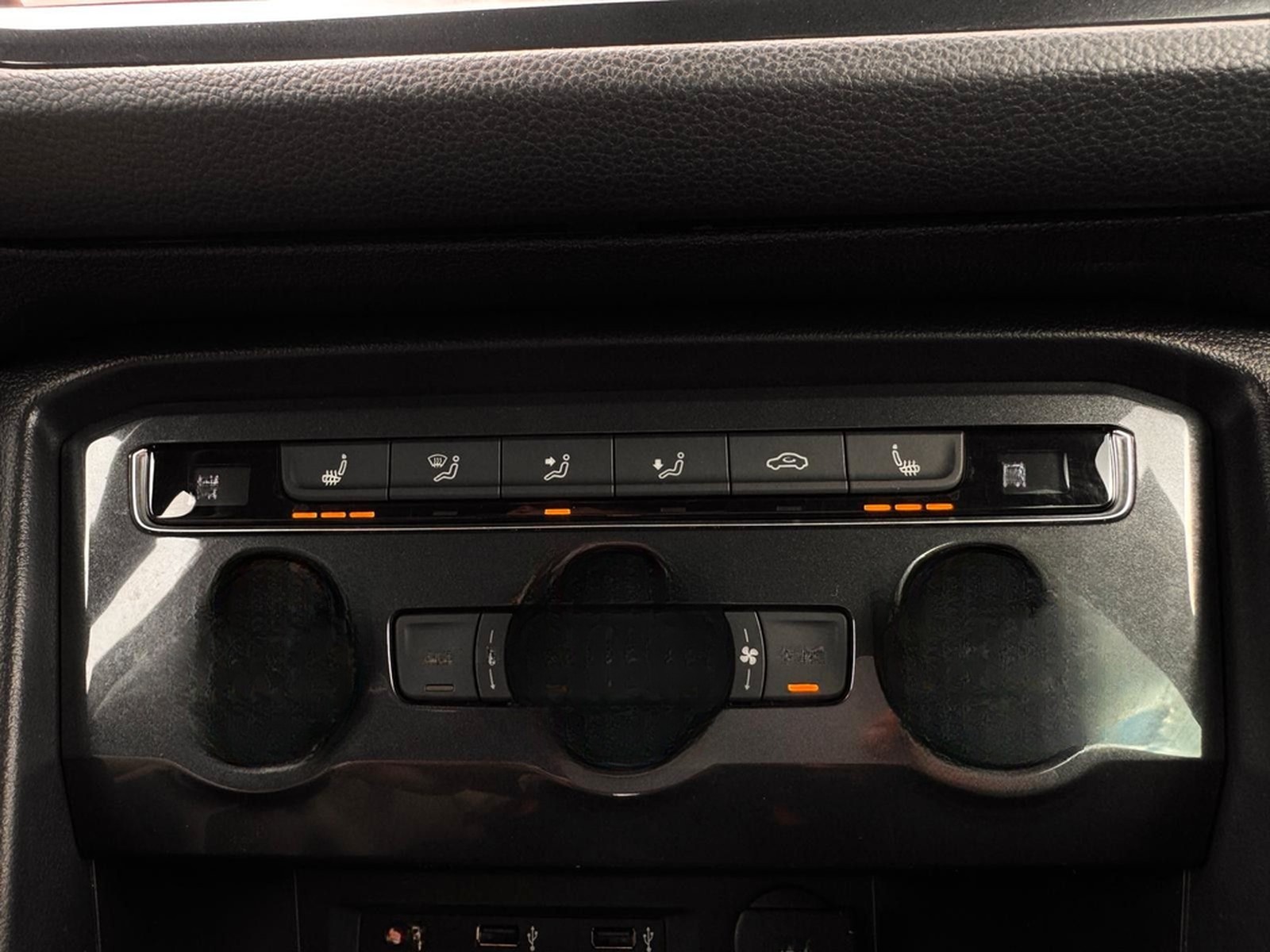 Volkswagen Tiguan 4M R-LINE°AHK°HEAD-UP°NAVI°KAMERA°4xSHZ foto 22