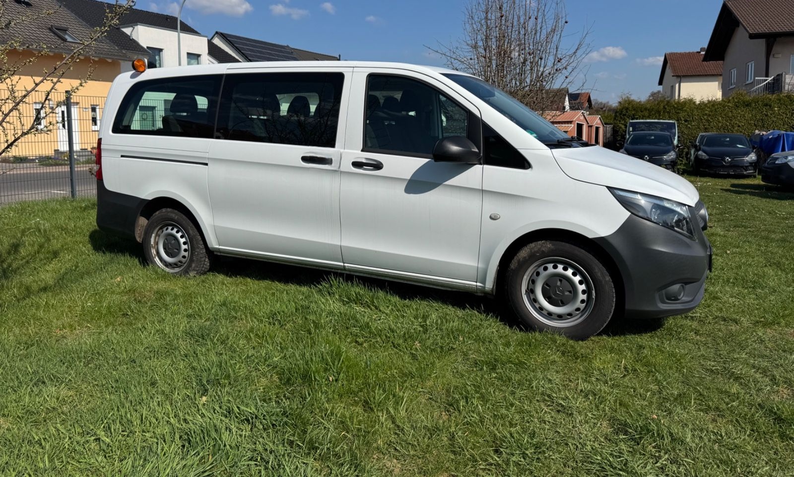 Mercedes-Benz Vito Tourer 109 CDI Pro FWD lang 9Sitzer+1Hand! foto 3