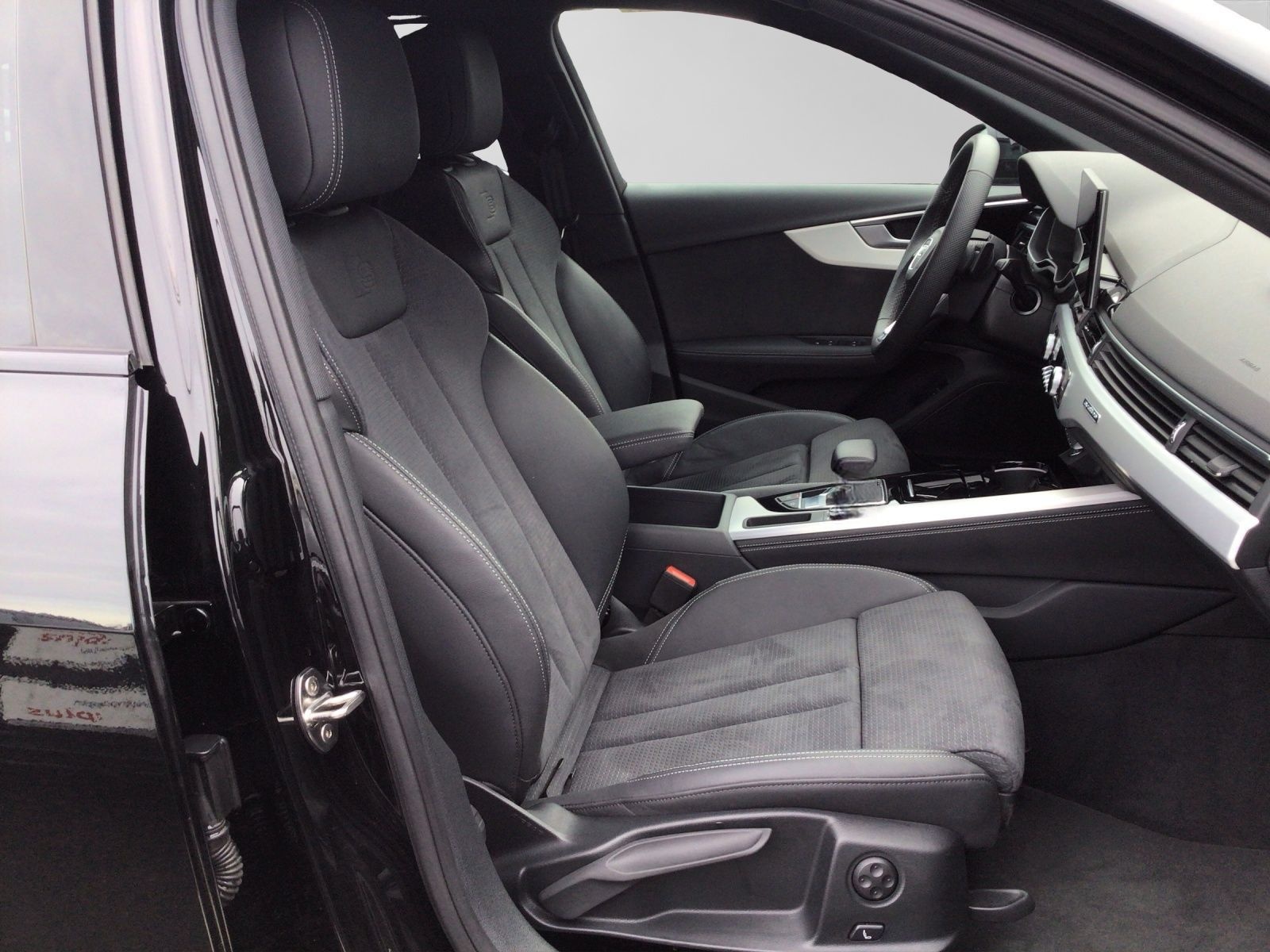 Audi A4 Avant 40 TFSI Q 2x S LINE AHK LM19 MATRIX-LED foto 4