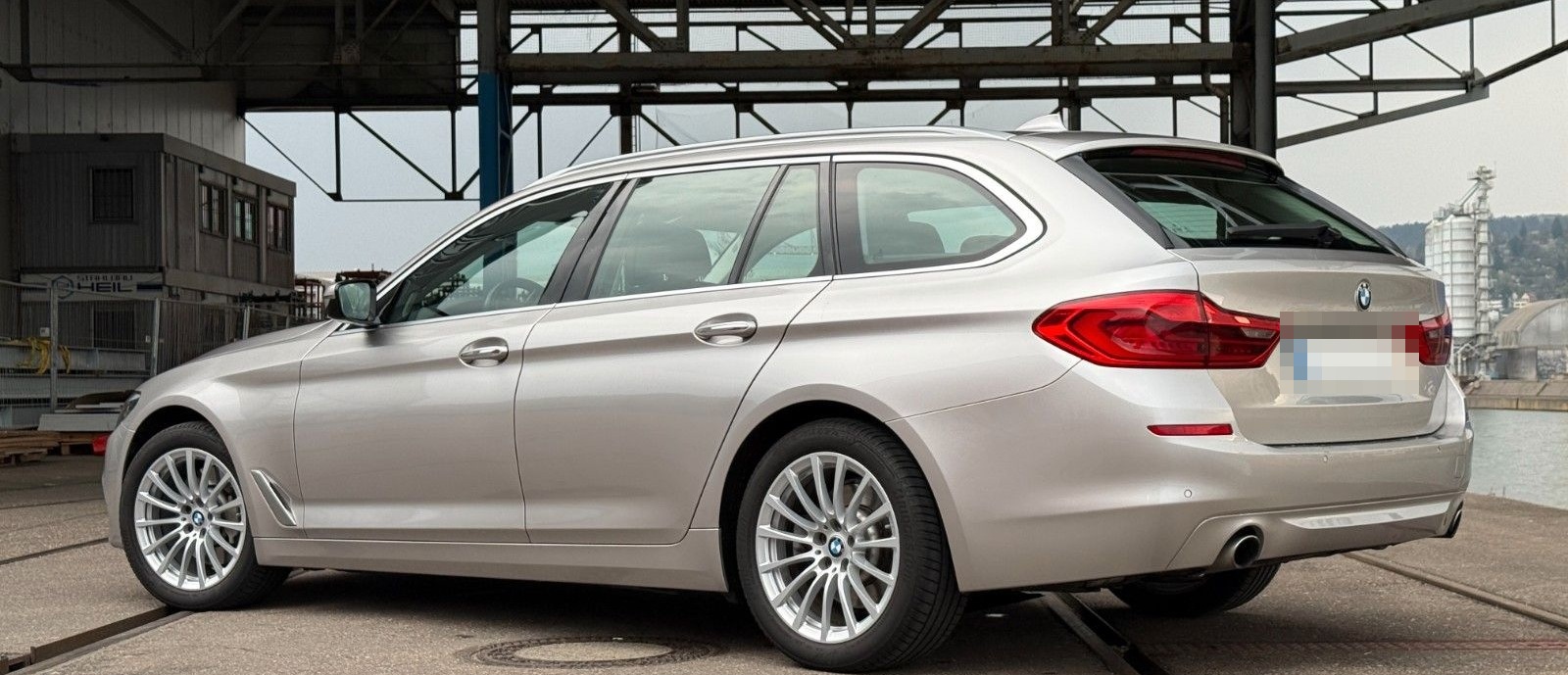 BMW 530i Touring H/K Standh ACC HUD Pano AHK Scheckh foto 2