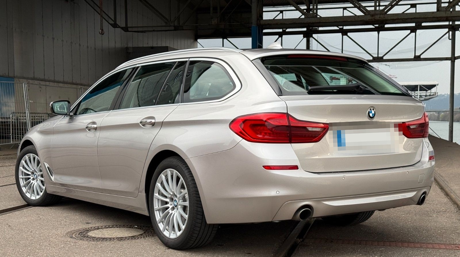 BMW 530i Touring H/K Standh ACC HUD Pano AHK Scheckh foto 3