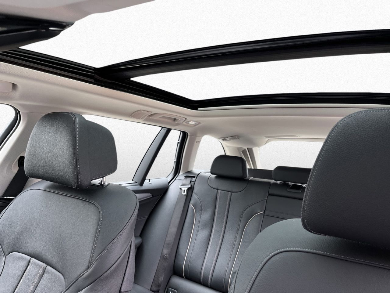 BMW 530e Touring LC-Prof HUD DAB RFK Pano Laser 18" foto 13