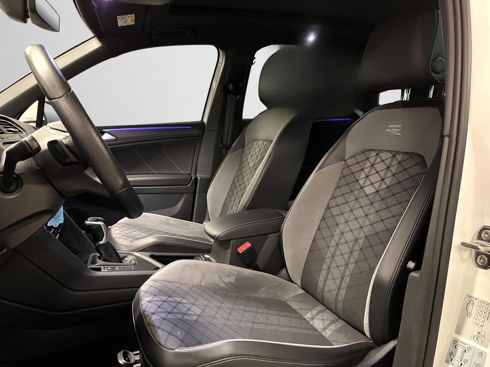 Volkswagen Tiguan 2.0 TDI DSG R-Line, APP, Sitzh., Pano, Ma foto 12