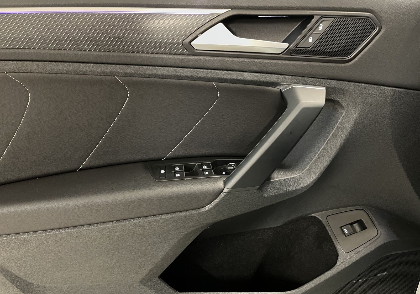 Volkswagen Tiguan 2.0 TDI DSG R-Line, APP, Sitzh., Pano, Ma foto 13