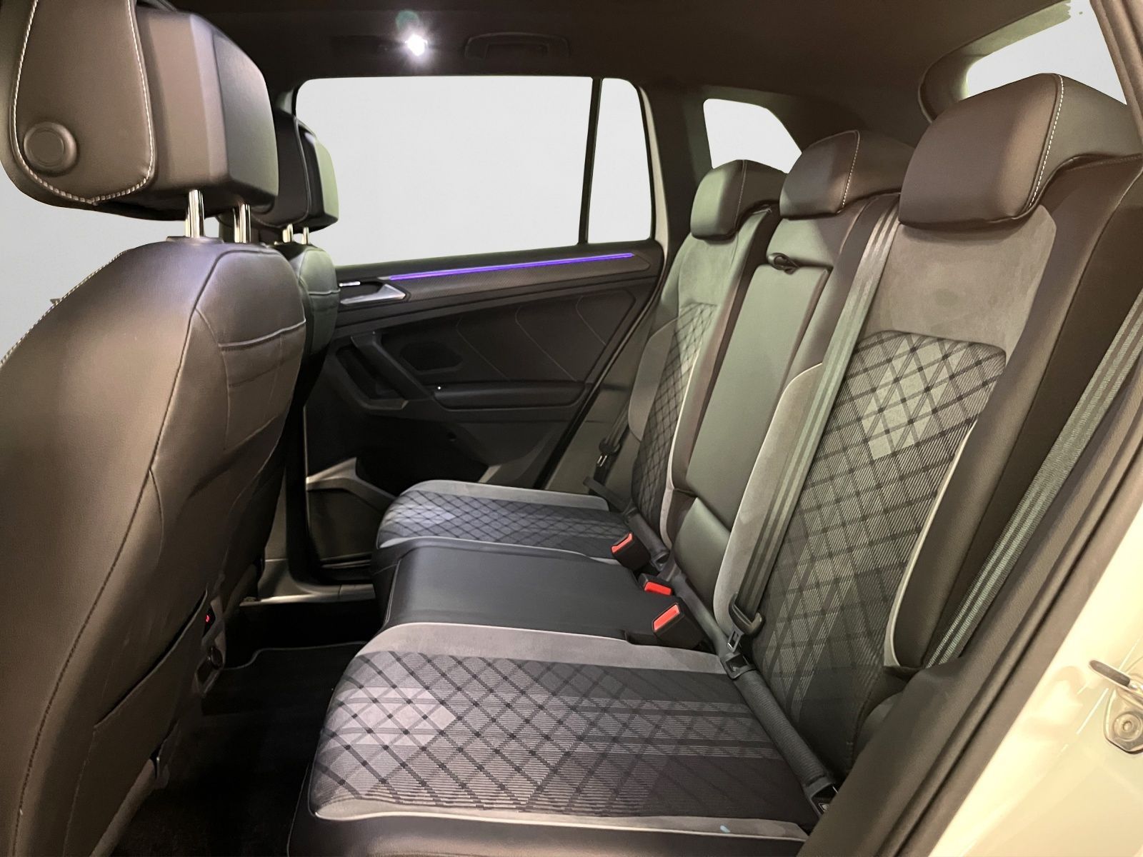 Volkswagen Tiguan 2.0 TDI DSG R-Line, APP, Sitzh., Pano, Ma foto 14