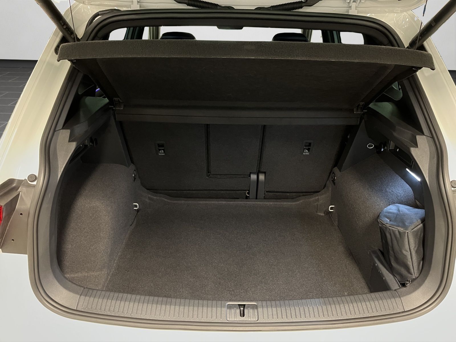 Volkswagen Tiguan 2.0 TDI DSG R-Line, APP, Sitzh., Pano, Ma foto 15