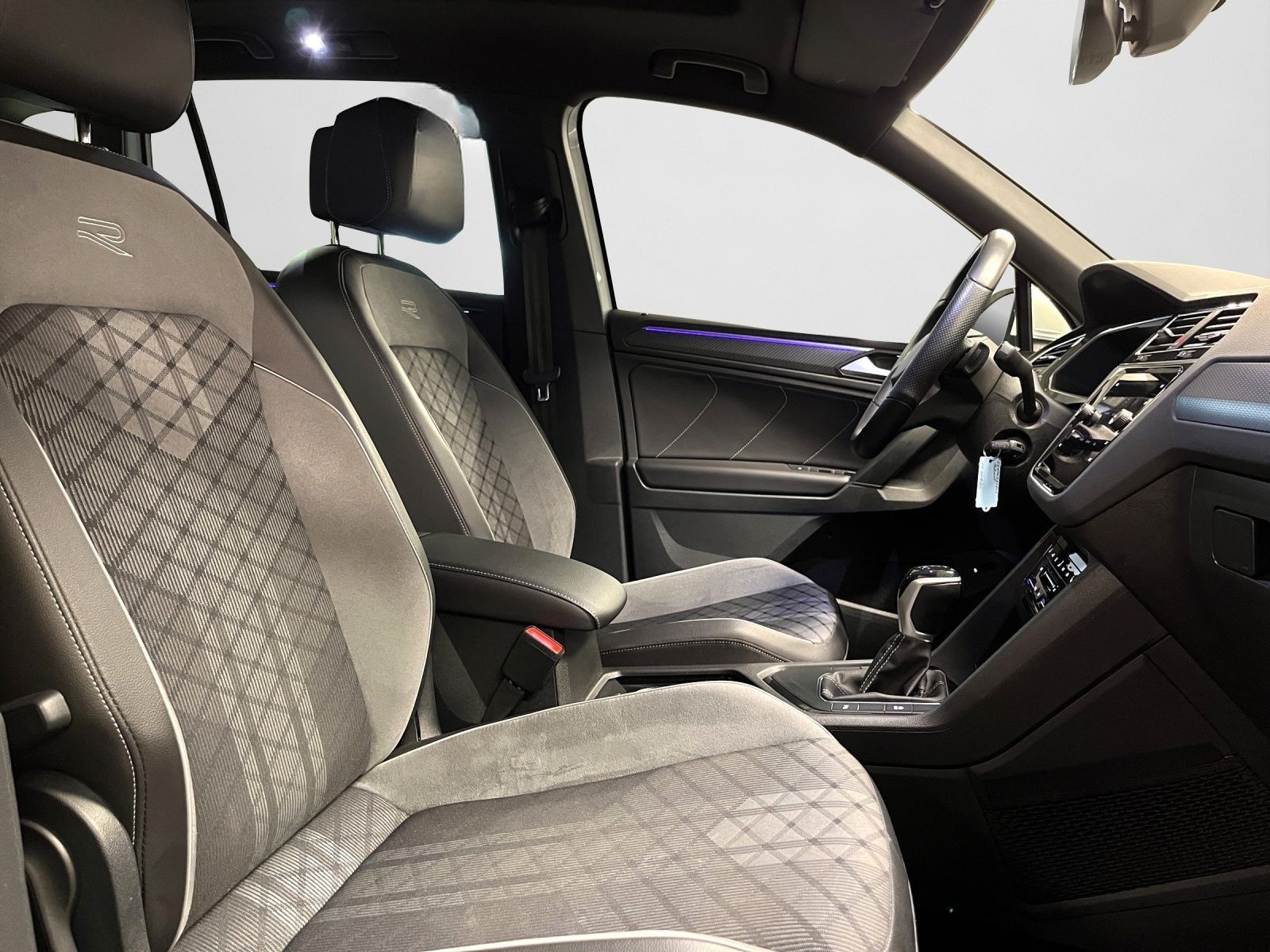 Volkswagen Tiguan 2.0 TDI DSG R-Line, APP, Sitzh., Pano, Ma foto 4