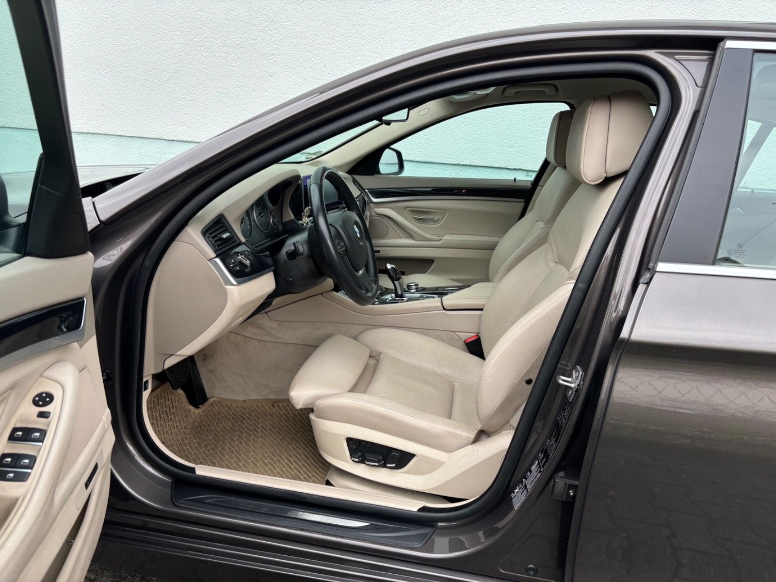 BMW 530d xDrive*Wenig KM*Rückfahrkamera+Komfortsitze foto 14