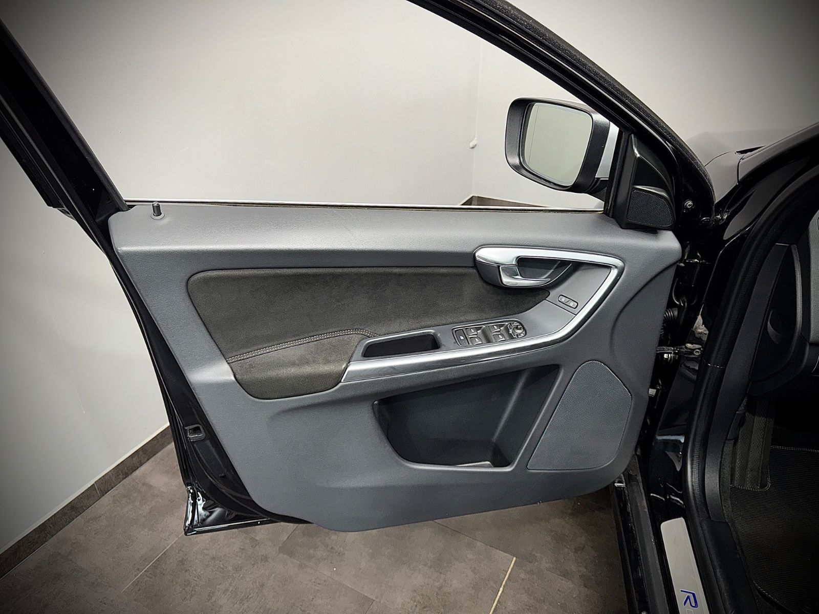 Volvo XC60*R-DESIGN*KAMERA*NAVI*STANDHEIZUNG foto 11