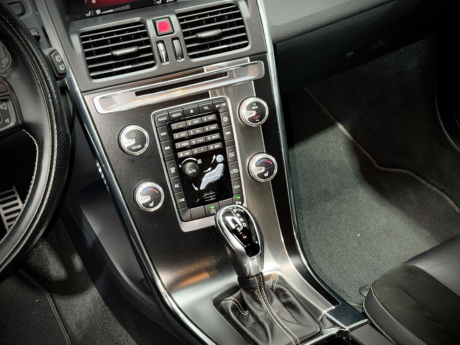 Volvo XC60*R-DESIGN*KAMERA*NAVI*STANDHEIZUNG foto 12