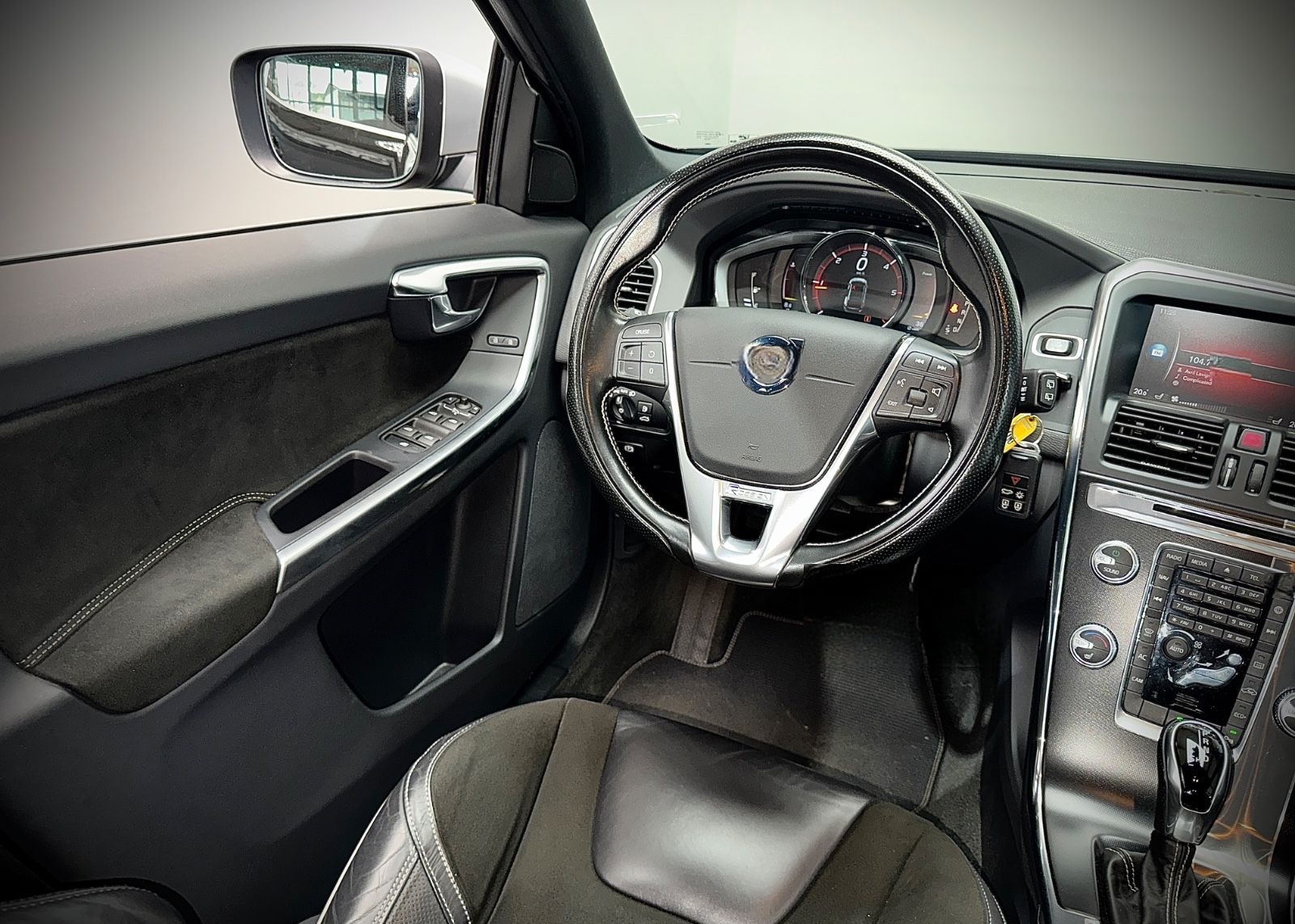 Volvo XC60*R-DESIGN*KAMERA*NAVI*STANDHEIZUNG foto 17