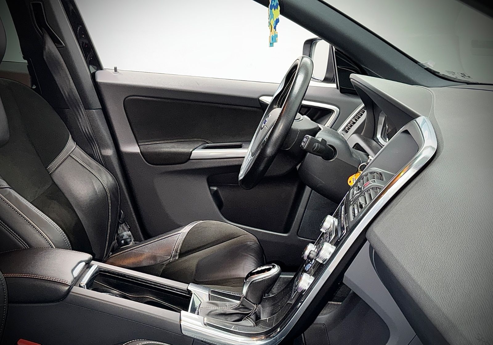 Volvo XC60*R-DESIGN*KAMERA*NAVI*STANDHEIZUNG foto 21