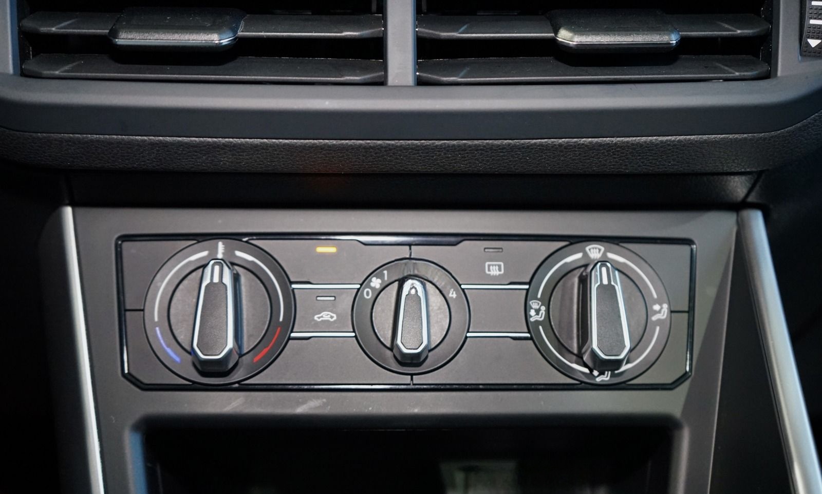 Volkswagen Polo VI LED / Carplay / Navi foto 15