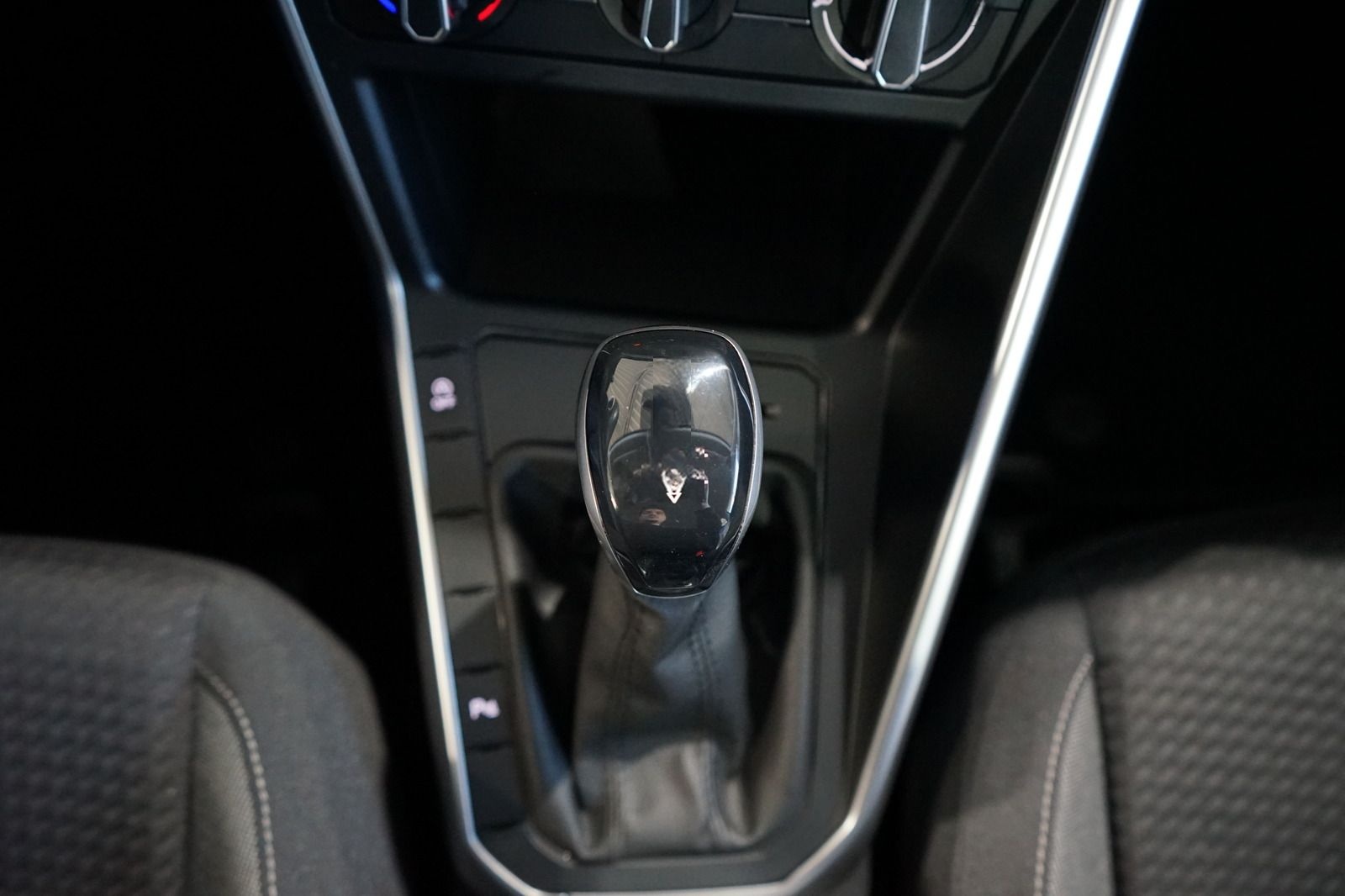 Volkswagen Polo VI LED / Carplay / Navi foto 17