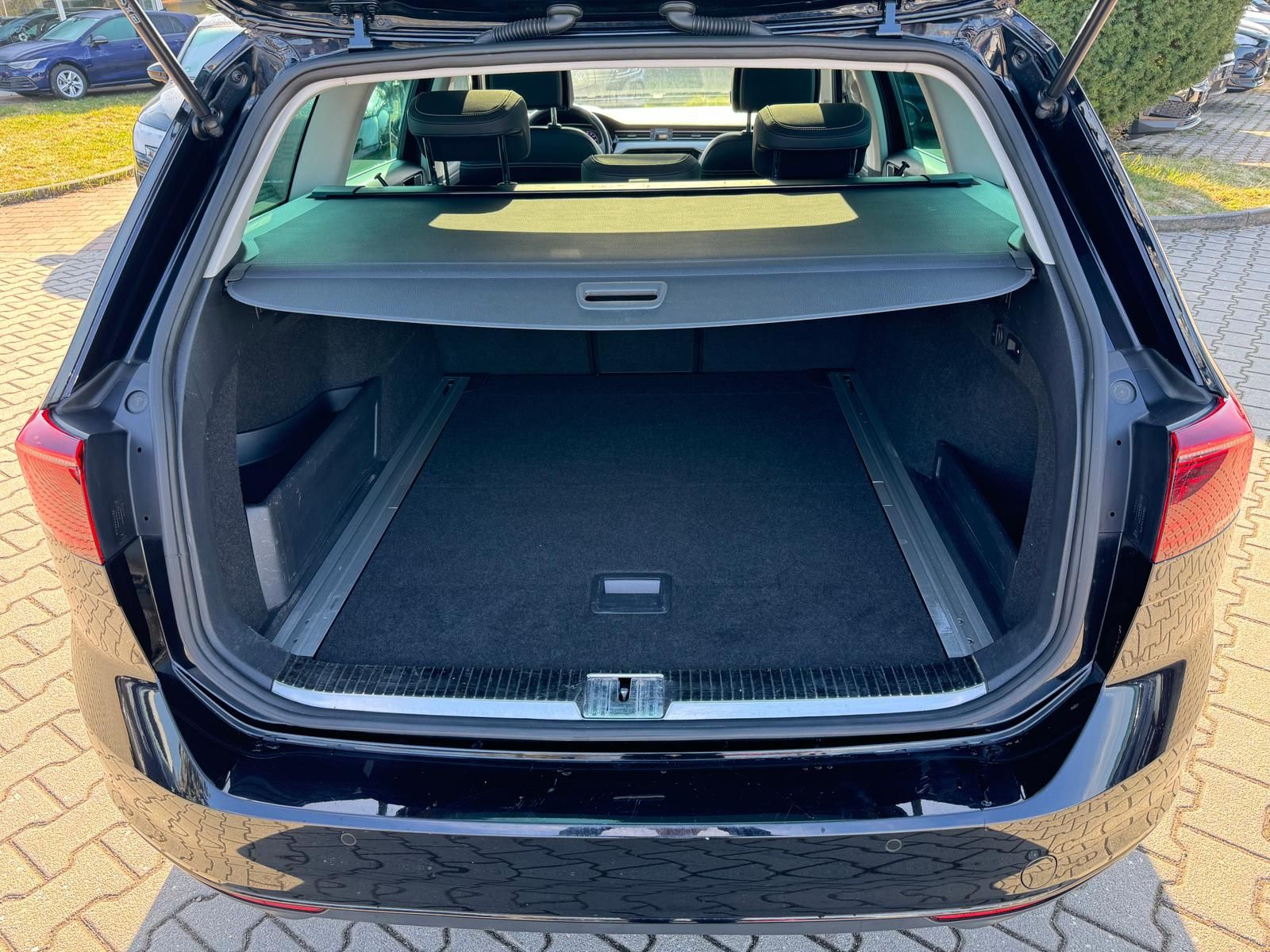 Volkswagen Passat Var Virtual Pano Leder AHK HUD StHeizung foto 11