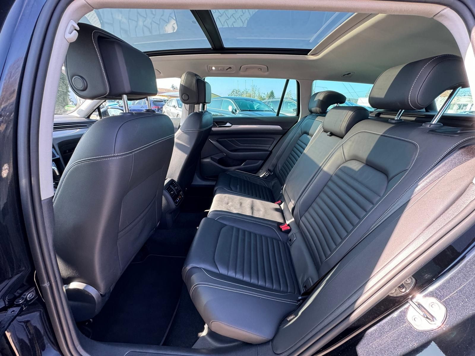 Volkswagen Passat Var Virtual Pano Leder AHK HUD StHeizung foto 10