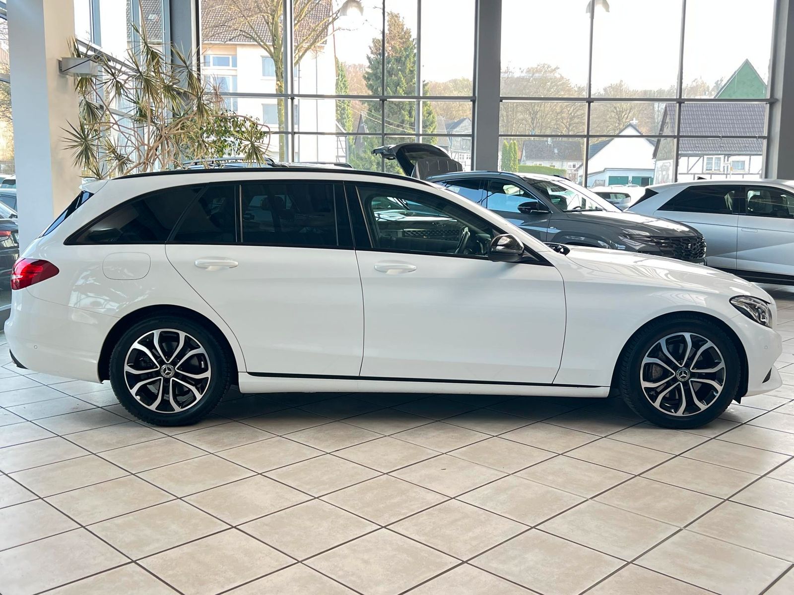 Mercedes-Benz C 250 T Avantgarde*NIGHT*ACC*NAV*RFK*CARPLAY* foto 2