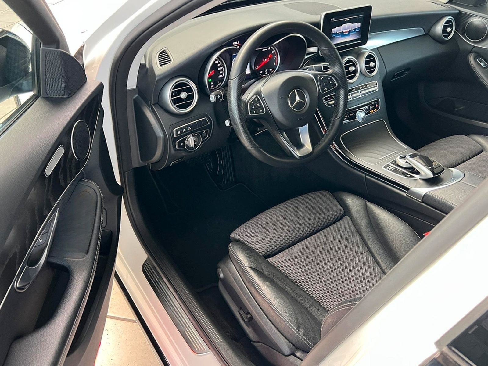Mercedes-Benz C 250 T Avantgarde*NIGHT*ACC*NAV*RFK*CARPLAY* foto 11