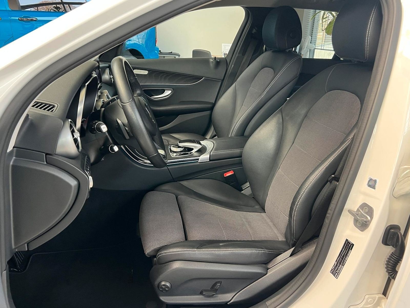 Mercedes-Benz C 250 T Avantgarde*NIGHT*ACC*NAV*RFK*CARPLAY* foto 12