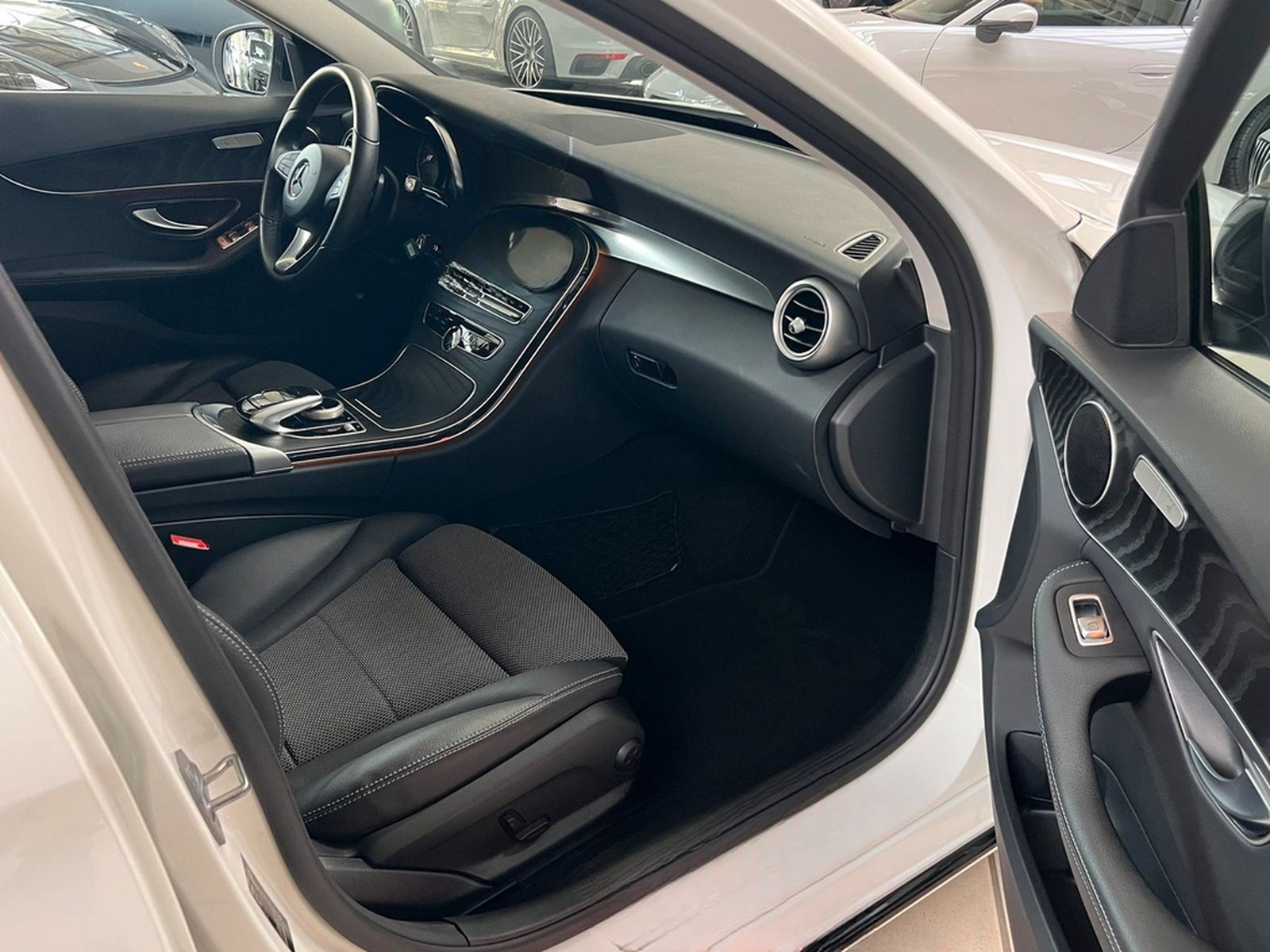 Mercedes-Benz C 250 T Avantgarde*NIGHT*ACC*NAV*RFK*CARPLAY* foto 14