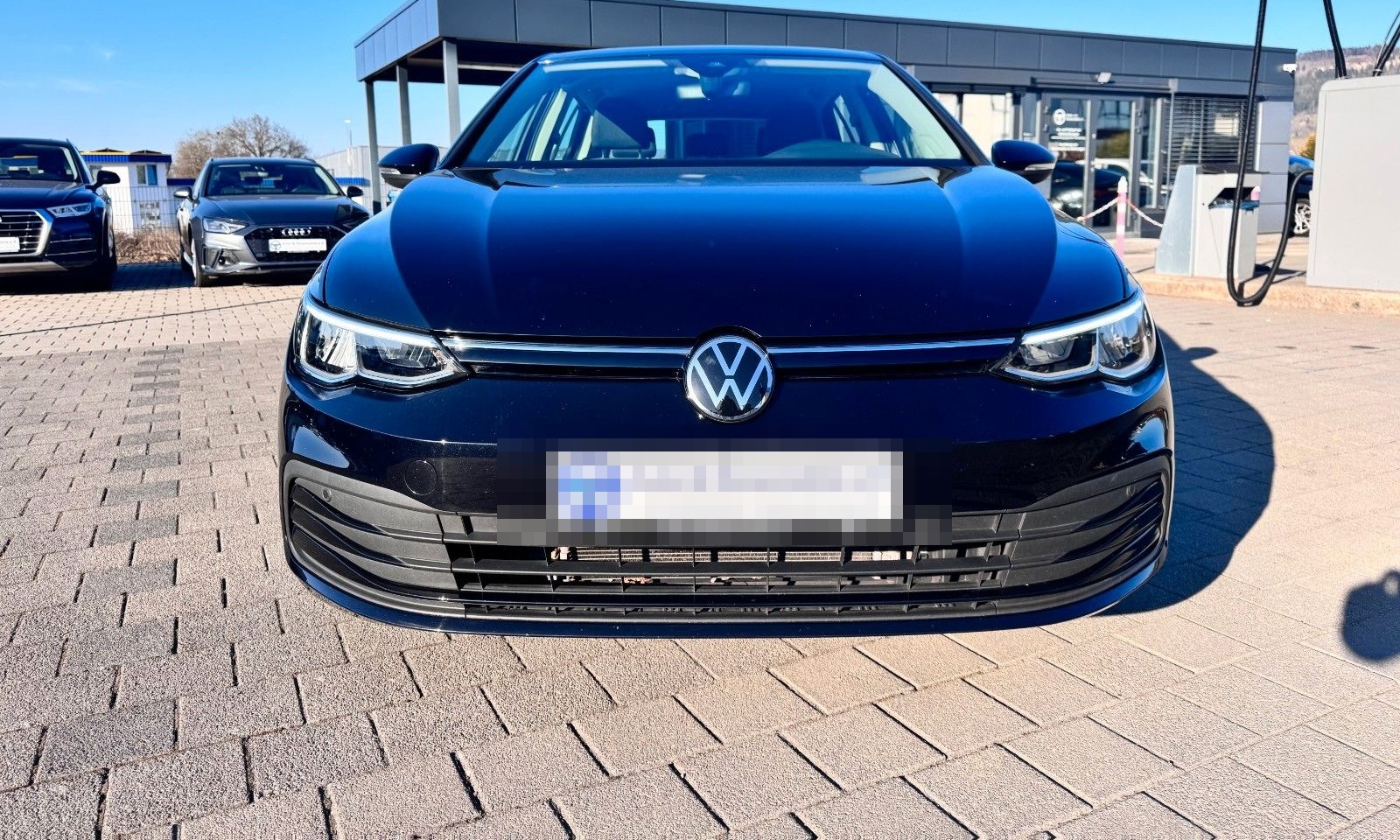 Volkswagen Golf VIII Lim. Life 2.0 TDI /LED/NAVI/AMBIENTE foto 2