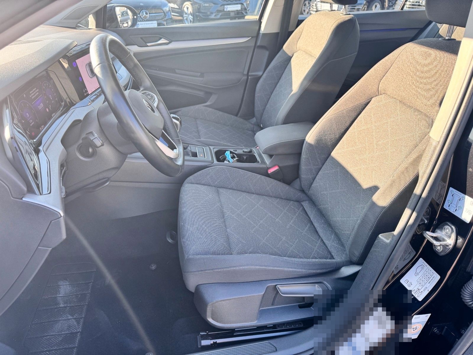 Volkswagen Golf VIII Lim. Life 2.0 TDI /LED/NAVI/AMBIENTE foto 8