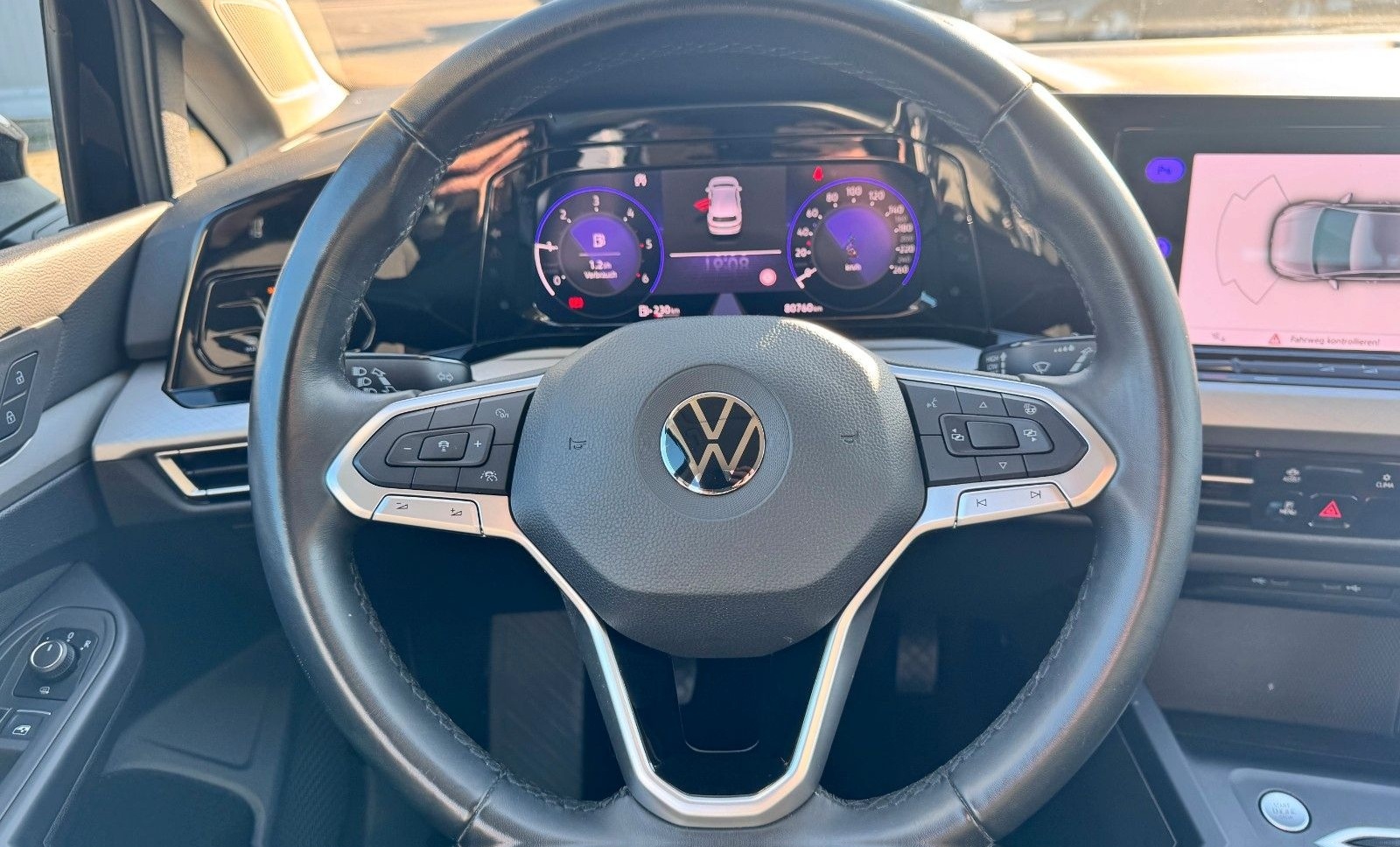 Volkswagen Golf VIII Lim. Life 2.0 TDI /LED/NAVI/AMBIENTE foto 10