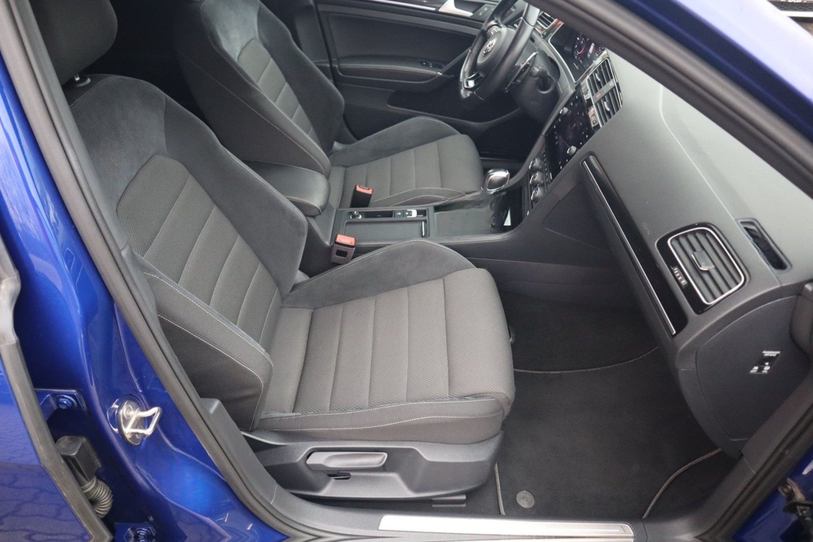 Volkswagen Golf VII Variant R 2.0 TSI Dynaudio Kamera ACC foto 40