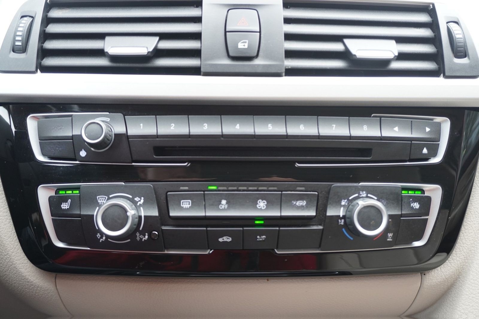 BMW 318i Touring Aut. LED Head-Up Navi Sitzheizung foto 26