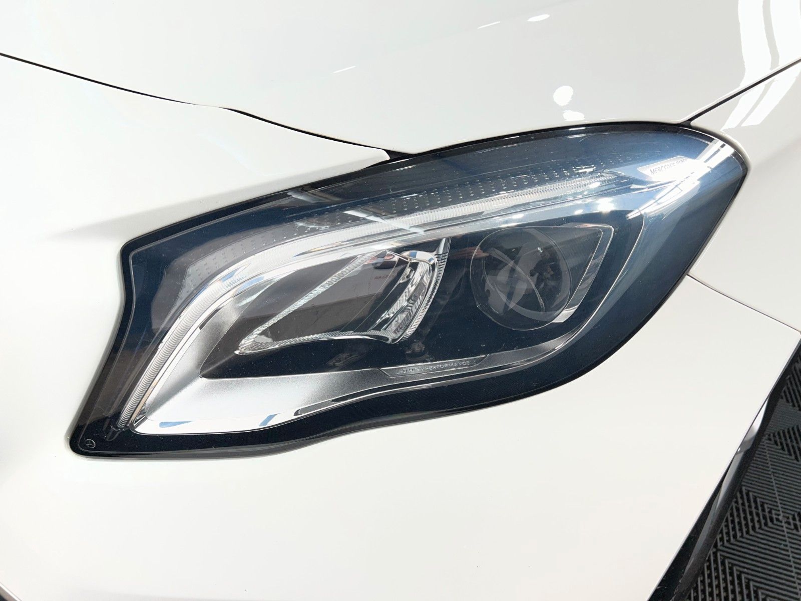 Mercedes-Benz GLA 180 Urban *Autom *LED-SW *Pano *DAB foto 11