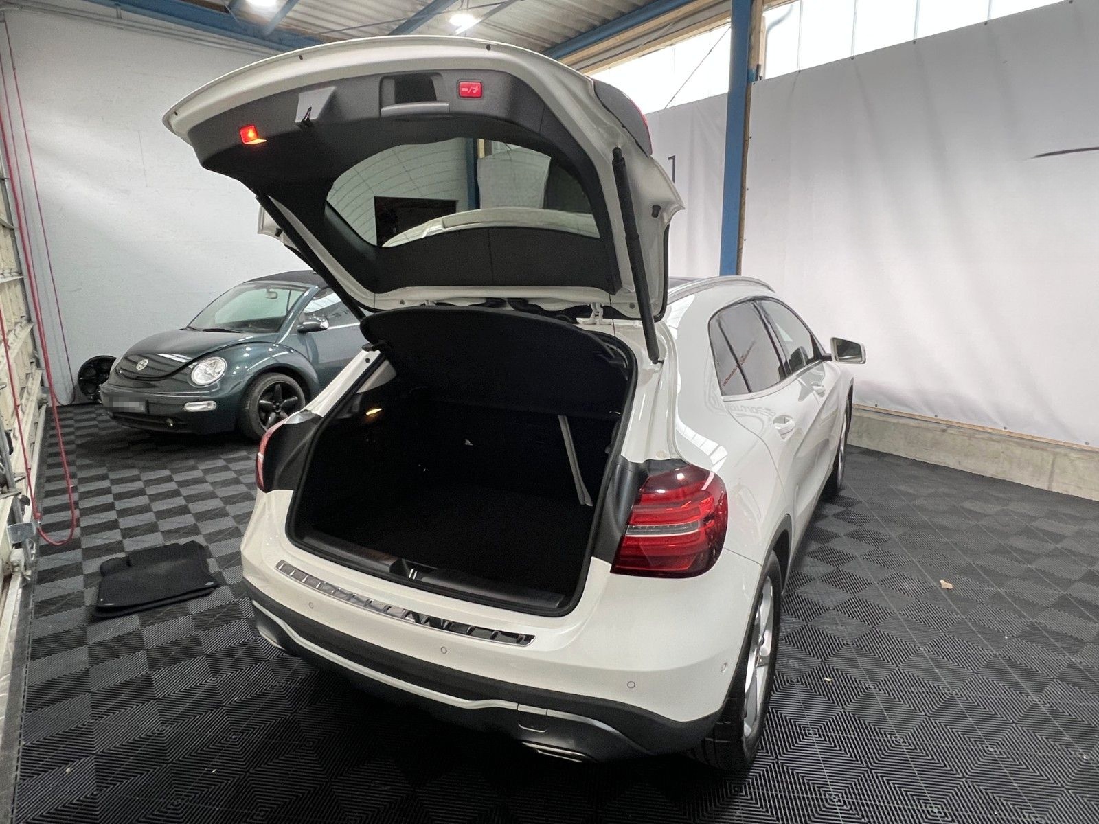Mercedes-Benz GLA 180 Urban *Autom *LED-SW *Pano *DAB foto 19