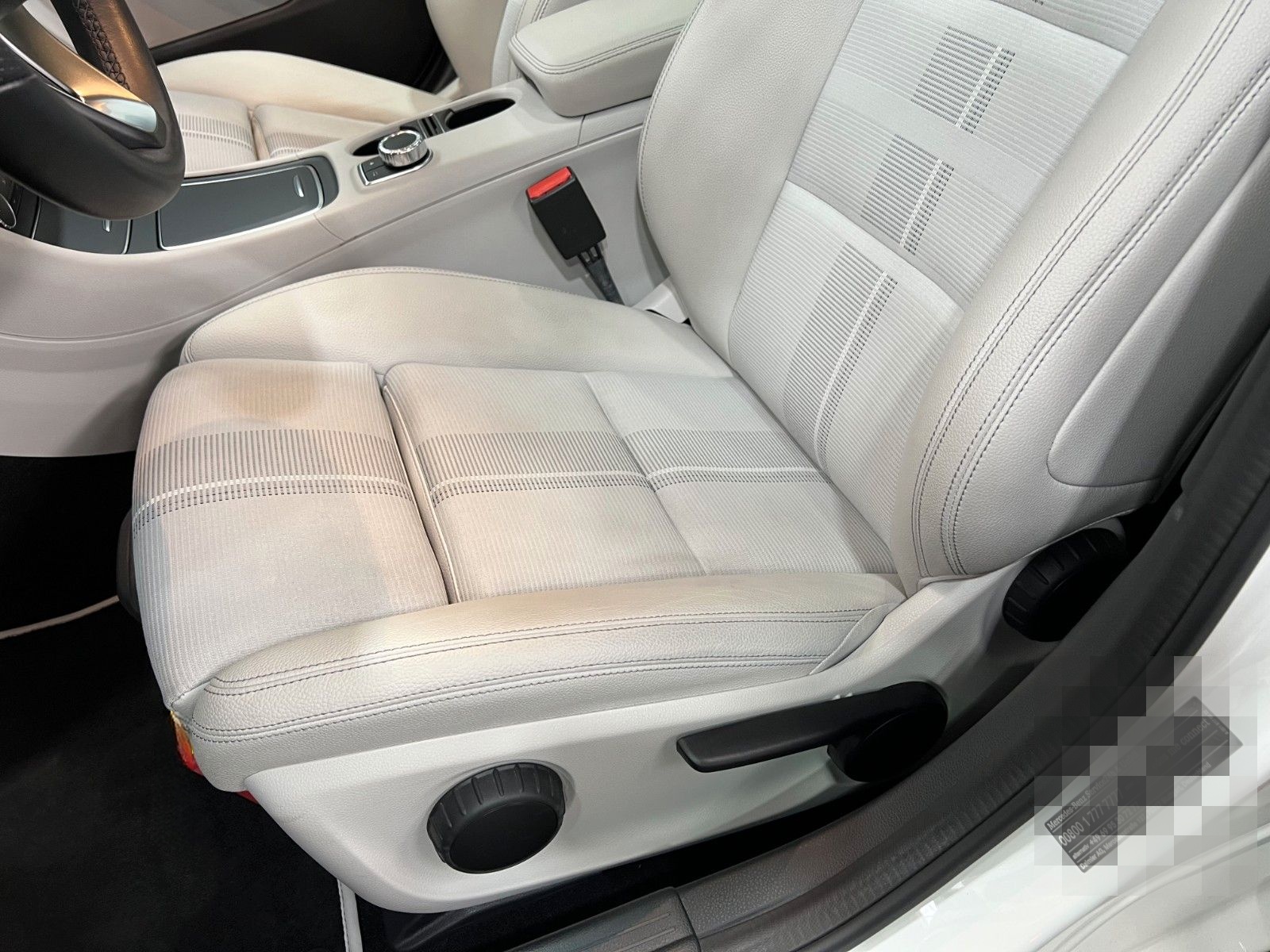 Mercedes-Benz GLA 180 Urban *Autom *LED-SW *Pano *DAB foto 24