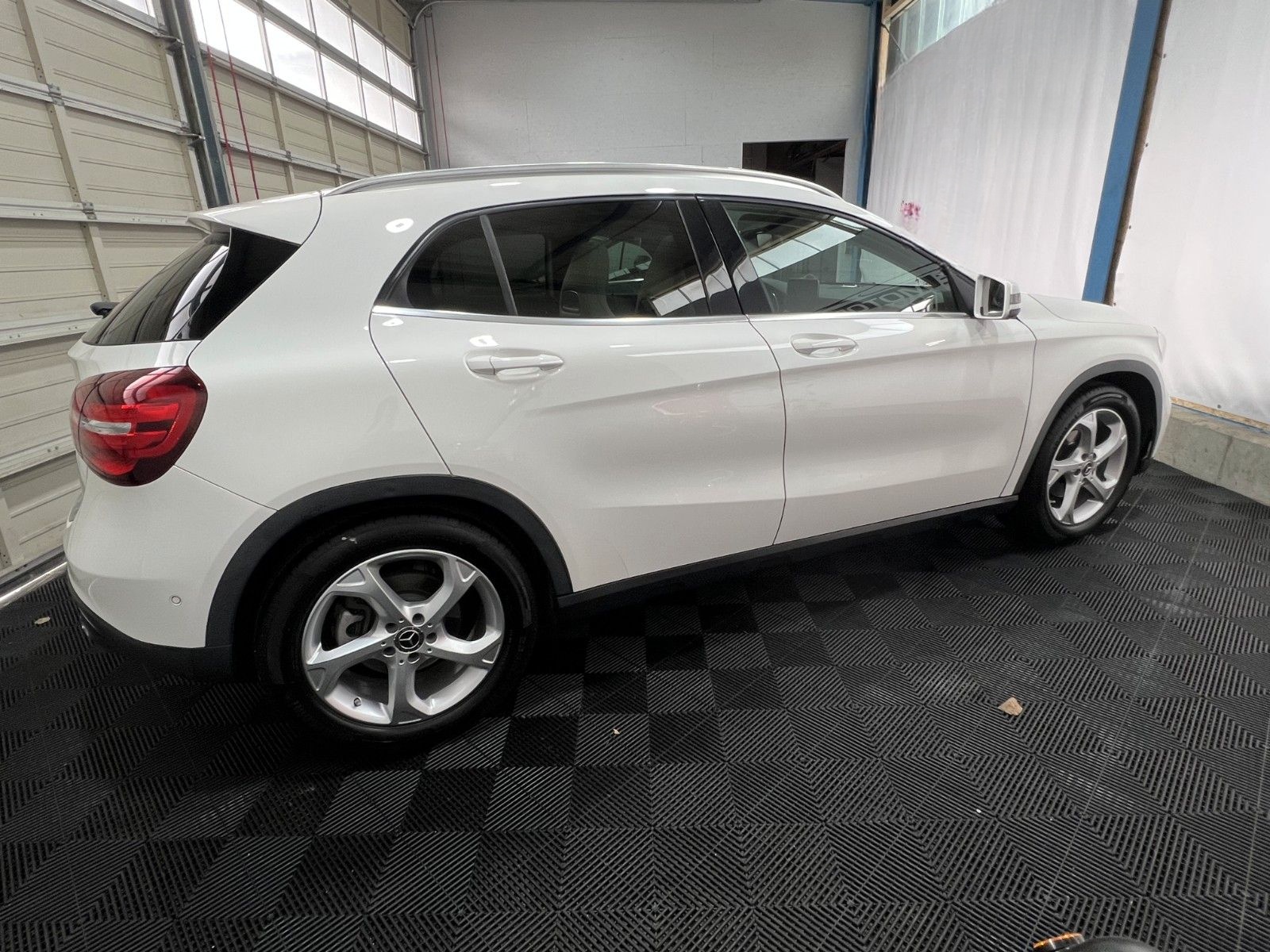 Mercedes-Benz GLA 180 Urban *Autom *LED-SW *Pano *DAB foto 8