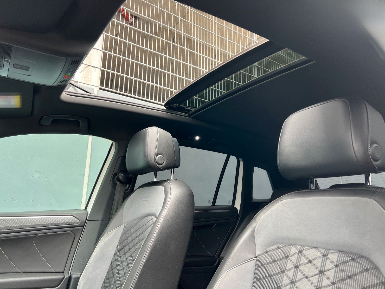 Volkswagen Tiguan 3x R Line Pano/IQMatrix/Kam/Keyl/HUD/19 foto 13