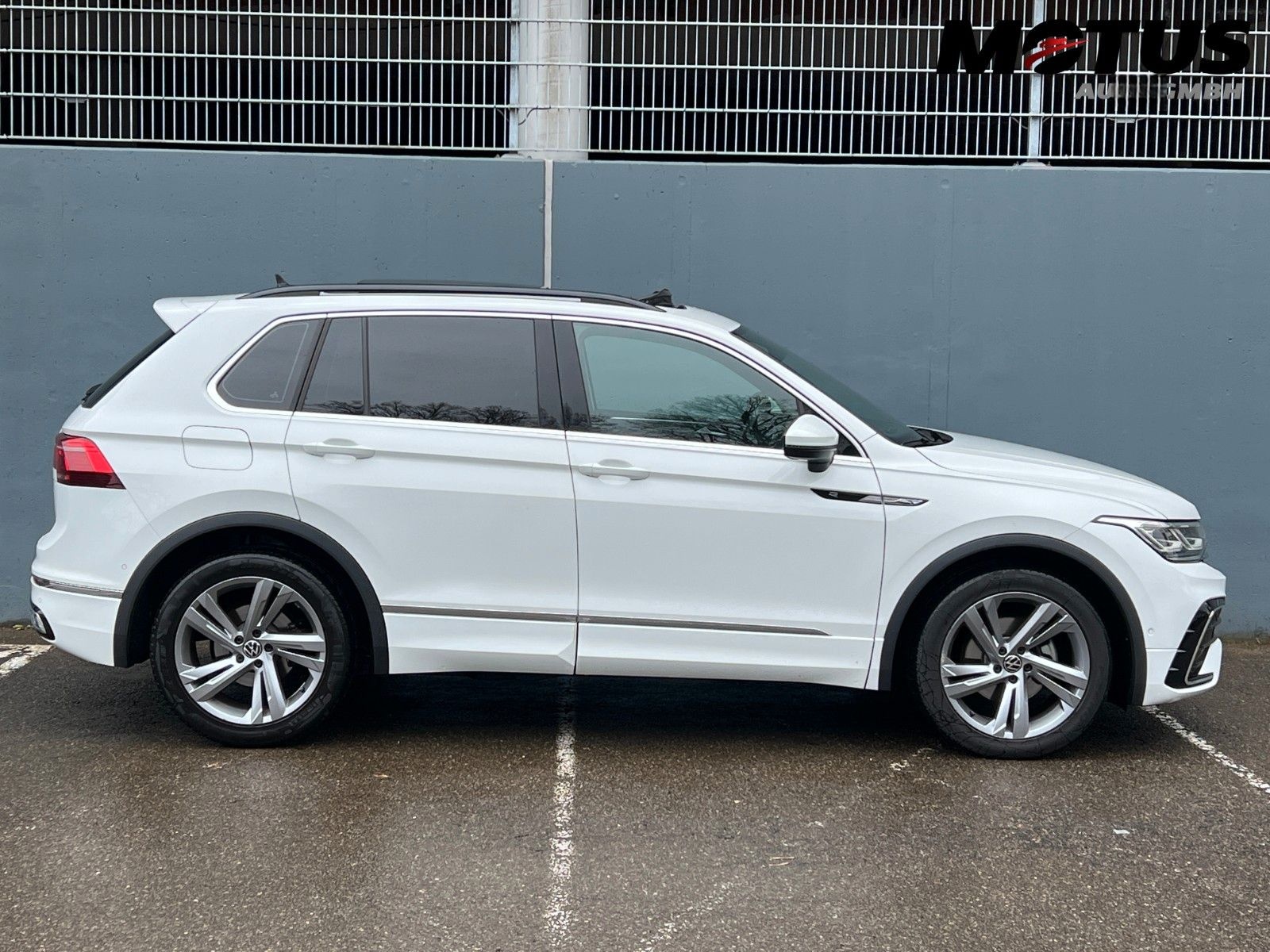 Volkswagen Tiguan 3x R Line Pano/IQMatrix/Kam/Keyl/HUD/19 foto 8
