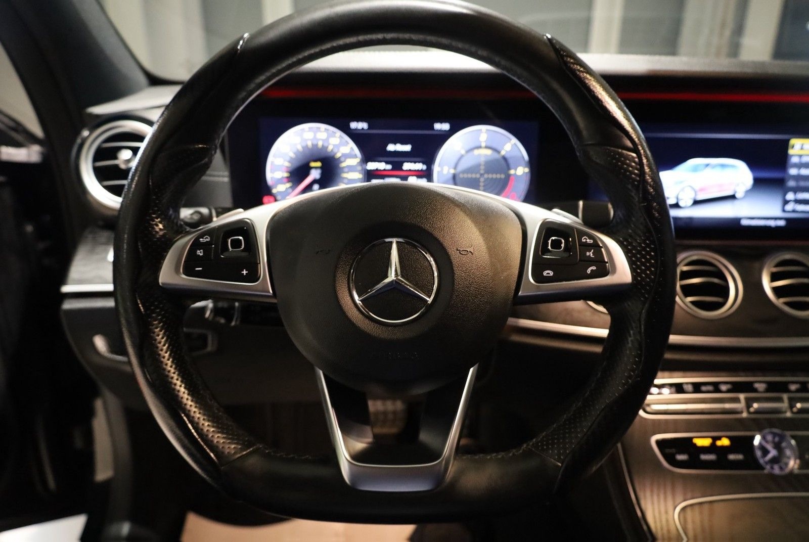 Mercedes-Benz E 350 d AMG-LINE*PANO/360°/BURMESTER* foto 24