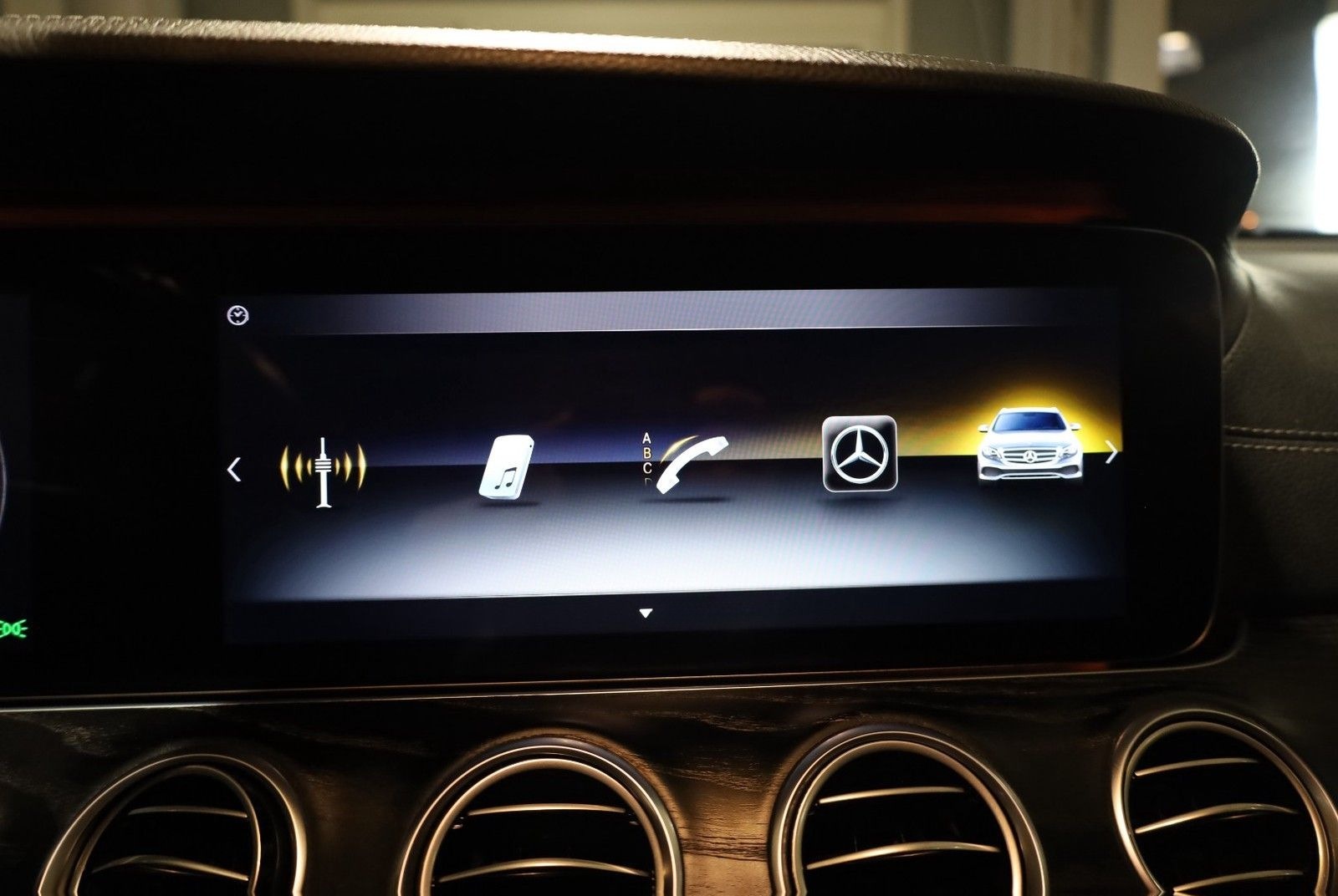 Mercedes-Benz E 350 d AMG-LINE*PANO/360°/BURMESTER* foto 30