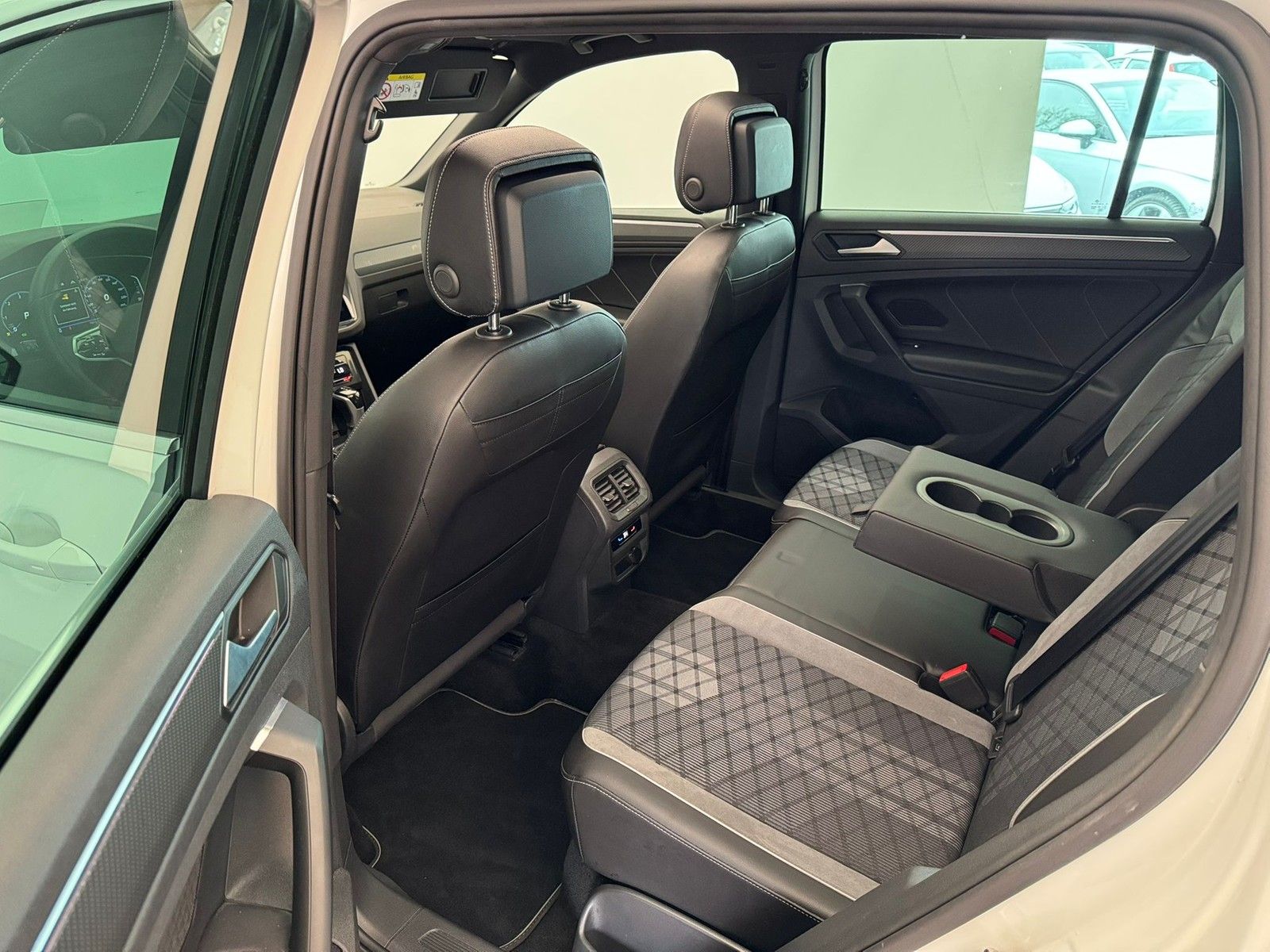 Volkswagen Tiguan R-Line 2.0TDI 4M+AHK+PANO+STHZ+HUD+KAMERA foto 13