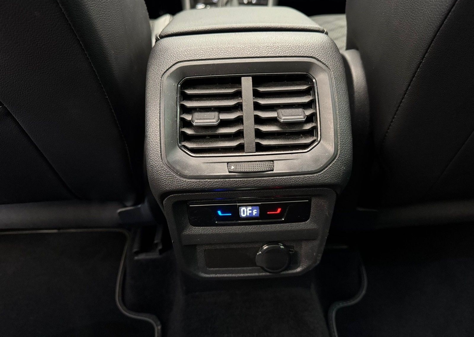 Volkswagen Tiguan R-Line 2.0TDI 4M+AHK+PANO+STHZ+HUD+KAMERA foto 14