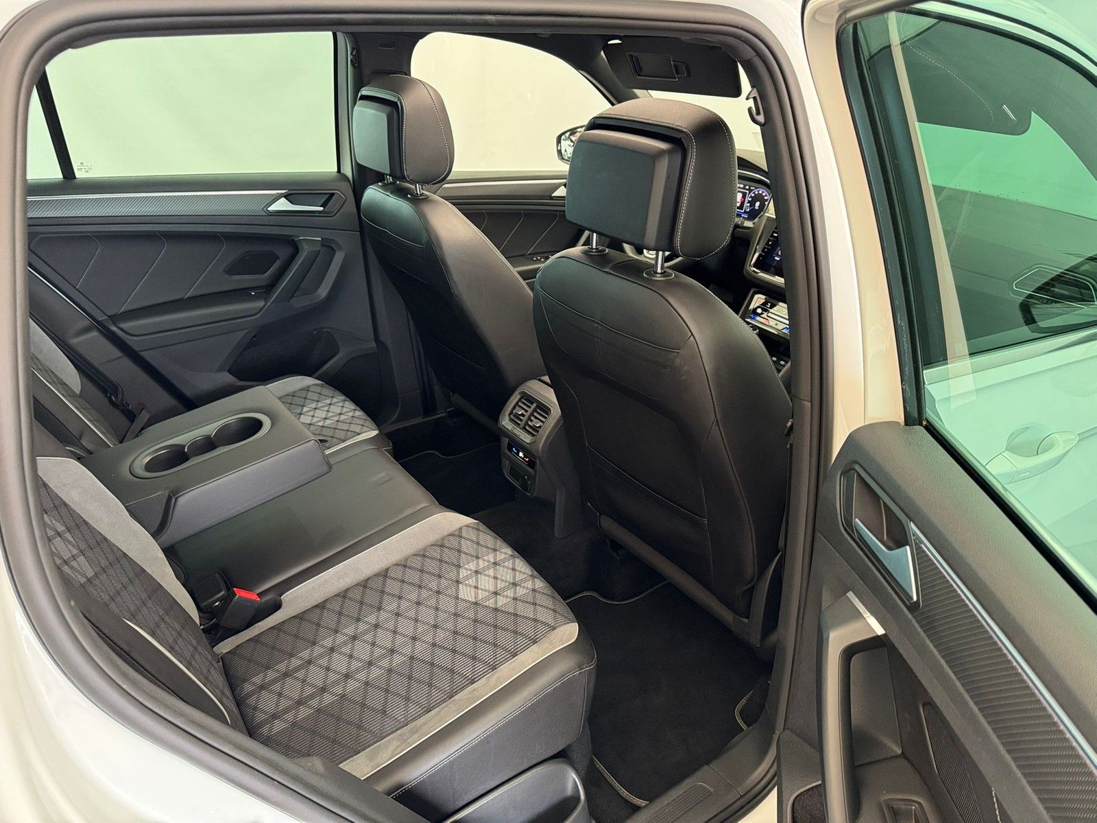 Volkswagen Tiguan R-Line 2.0TDI 4M+AHK+PANO+STHZ+HUD+KAMERA foto 15