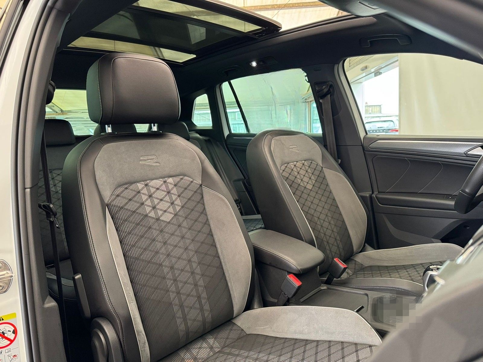 Volkswagen Tiguan R-Line 2.0TDI 4M+AHK+PANO+STHZ+HUD+KAMERA foto 16