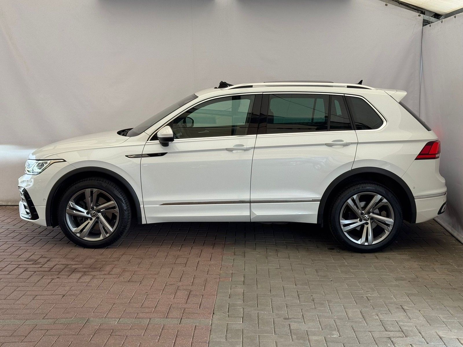 Volkswagen Tiguan R-Line 2.0TDI 4M+AHK+PANO+STHZ+HUD+KAMERA foto 22