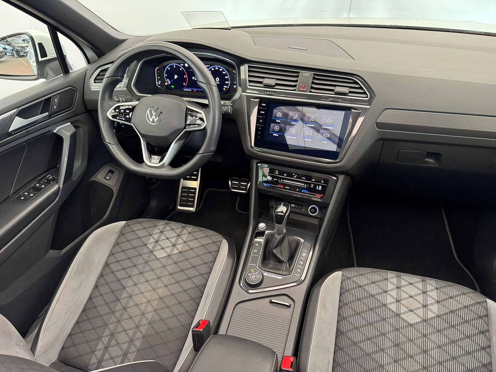 Volkswagen Tiguan R-Line 2.0TDI 4M+AHK+PANO+STHZ+HUD+KAMERA foto 7