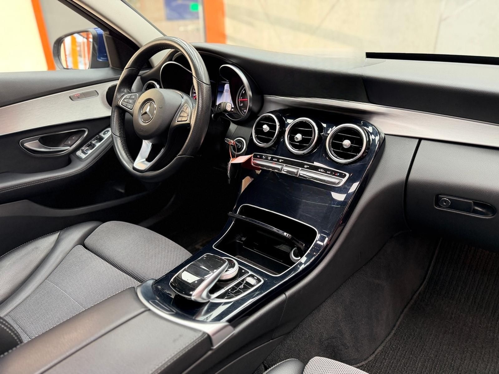 Mercedes-Benz C 180 T CGI Avantgarde|PANO|AHK|KEYLESS|LED foto 21