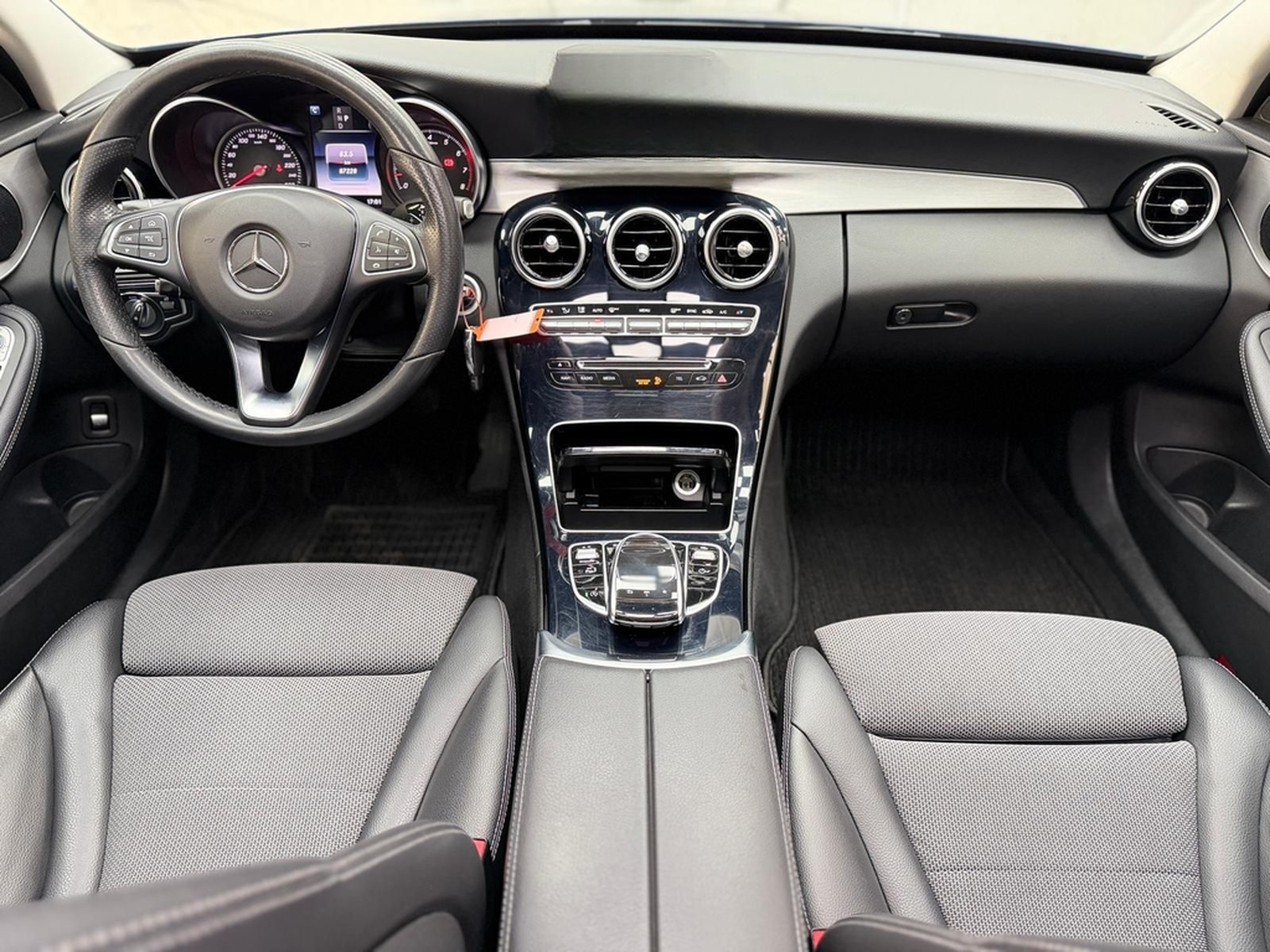 Mercedes-Benz C 180 T CGI Avantgarde|PANO|AHK|KEYLESS|LED foto 24