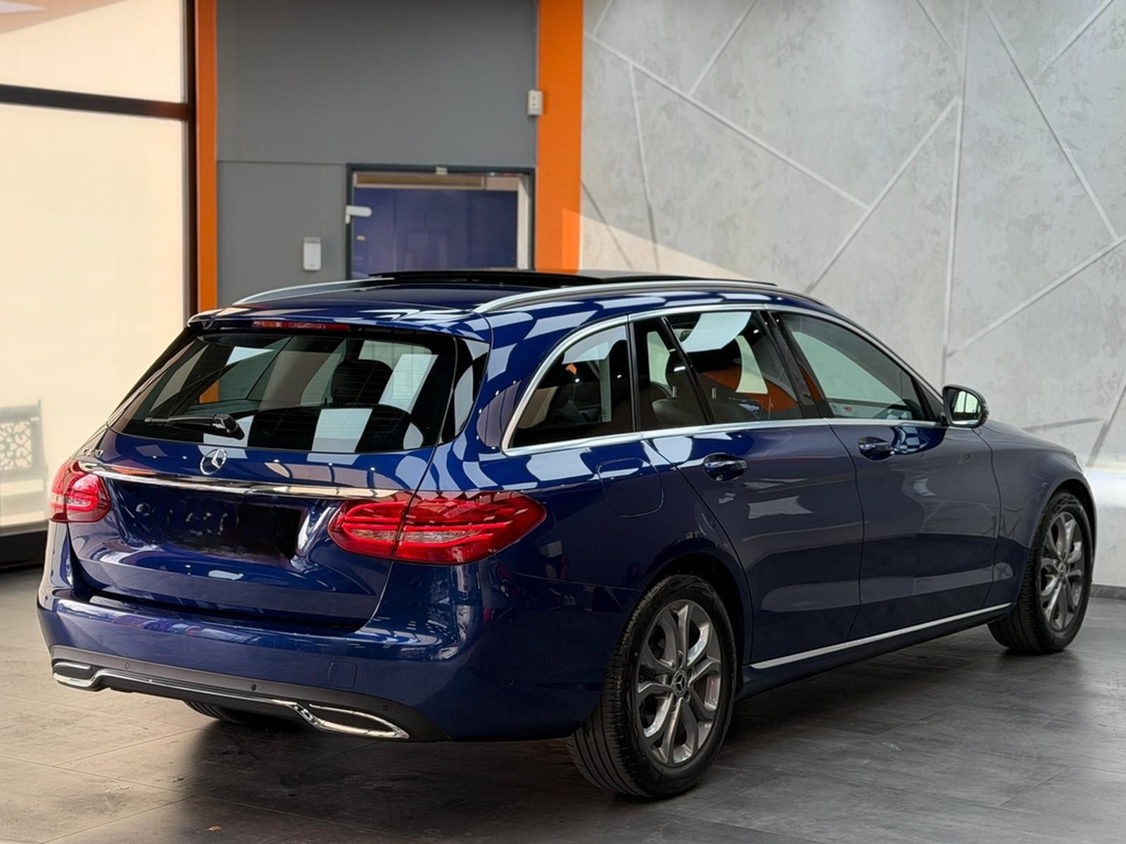 Mercedes-Benz C 180 T CGI Avantgarde|PANO|AHK|KEYLESS|LED foto 8