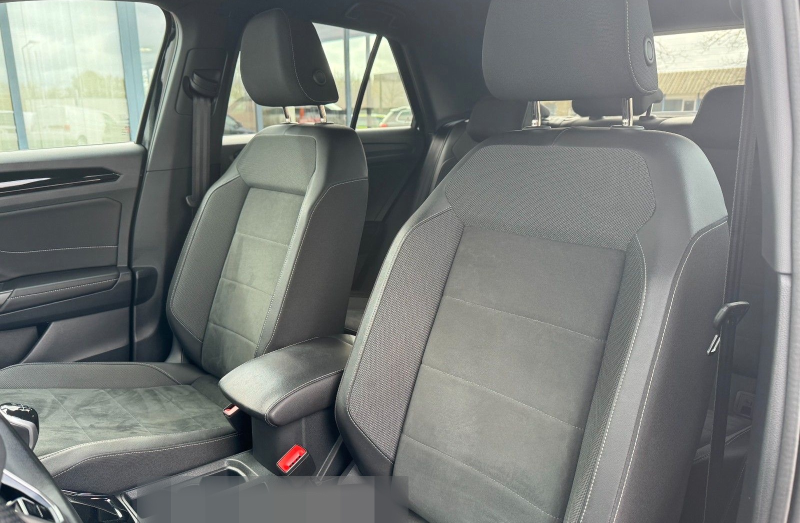 Volkswagen T-Roc 1.0 TSI "R-Line" LED CAM NAVI 5JG SCHH. foto 4