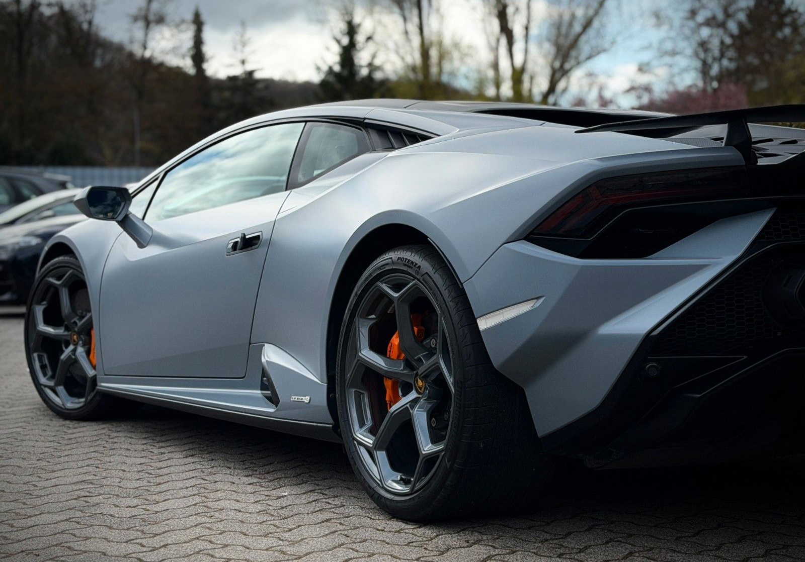 Lamborghini Tecnica  Matt/Lift/Carbon/R-Seats/Sensonum/PPF foto 19